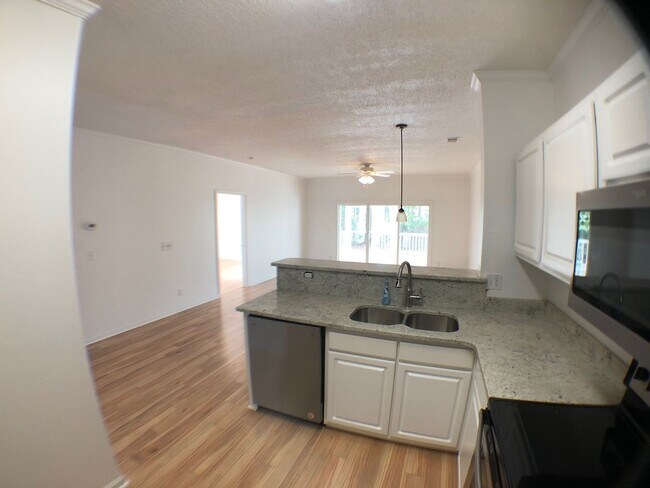Building Photo - Spacious 3BR/2BA Condo Near North Myrtle B...
