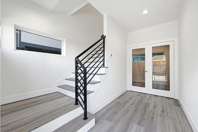 Building Photo - 3313 Baer St