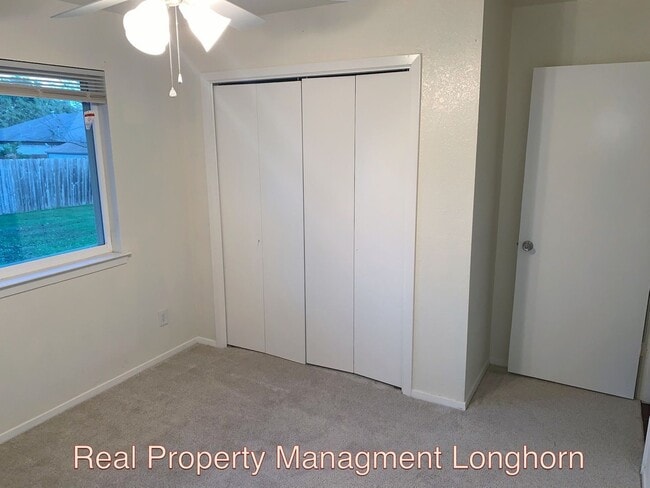 Building Photo - Beautifully Renovated 4/2 One story Georgetown Property.