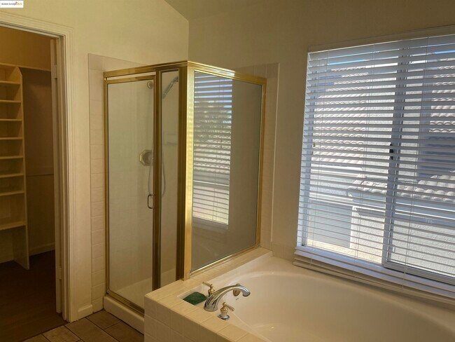 Building Photo - 2627 Cherry Hills Dr