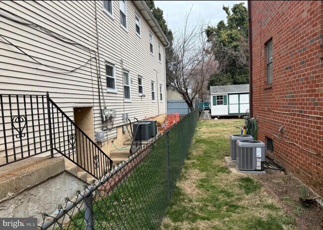 Building Photo - 1441 Vista St