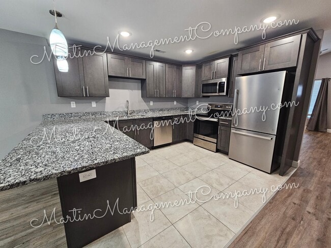 Building Photo - 3005 Aaron Ave