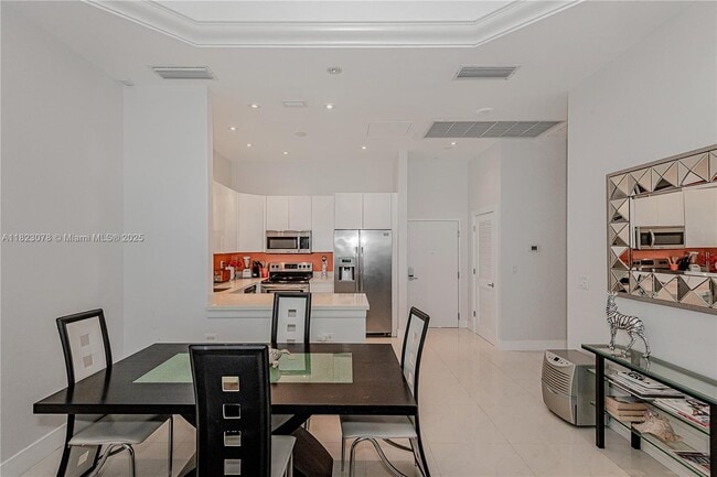 Building Photo - 2301 Collins Ave