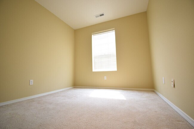 Building Photo - NEW LOWERED RENT!  Wow! Beautiful 4 Bedroo...