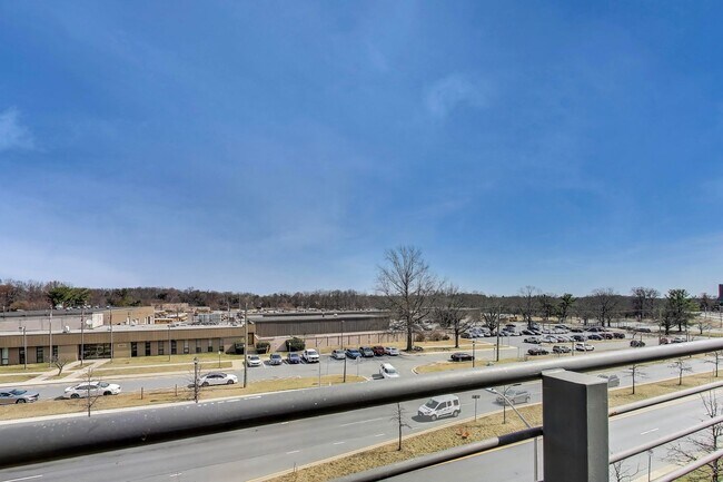 Building Photo - NICE 3BD/3.5BA luxury 4-level townhouse in ROCKVILLE!