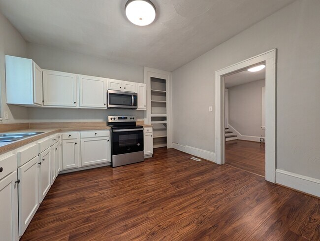Building Photo - 931 McDowell Ave NW