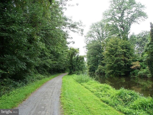 Building Photo - 131 N Main St