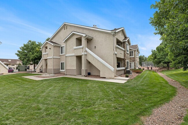 Building Photo - 2 bed, close to Ft Carson. Top Floor unit, Available now