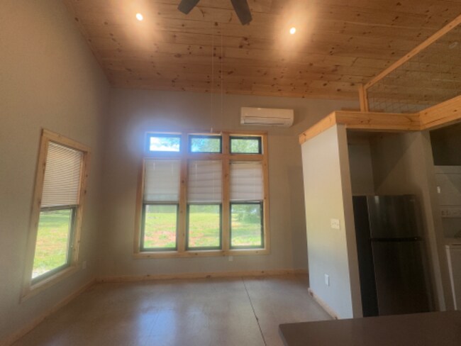 Building Photo - 35 Tiny Time Ln