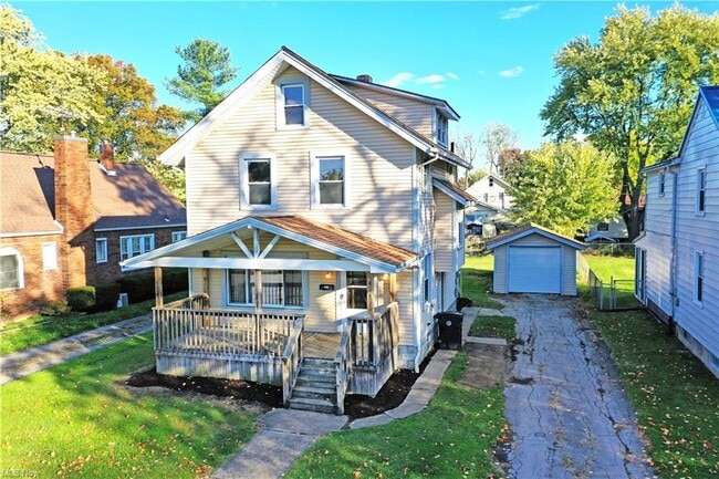 Building Photo - 781 Oak Knoll Ave SE