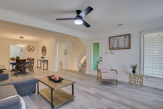 Building Photo - 110 Riverbend Dr