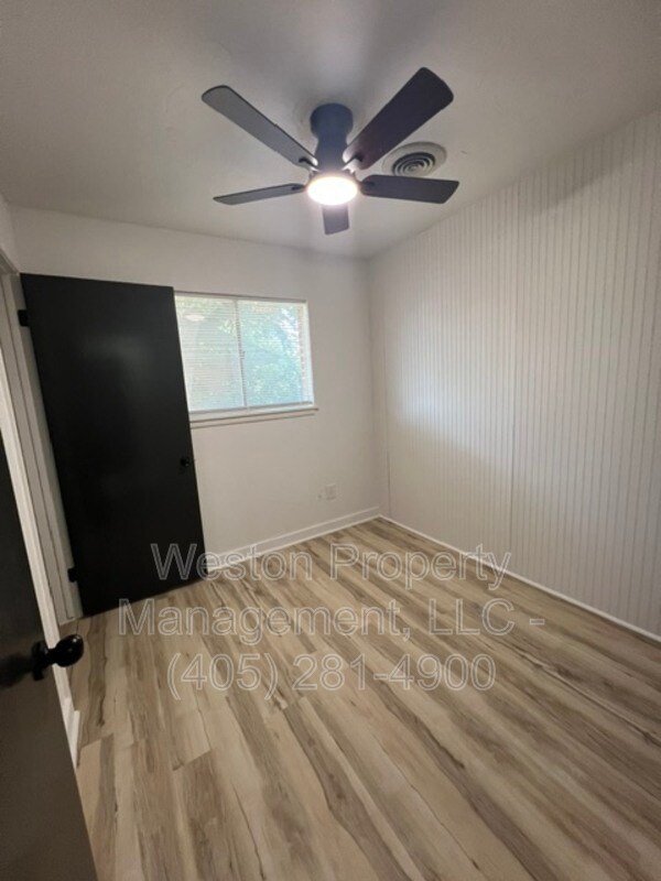 Building Photo - 9609 Greystone Ave