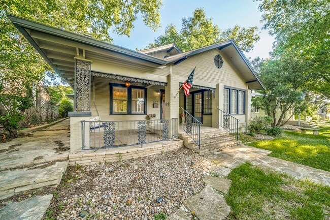 Building Photo - BEAUTIFUL HOME IN BLUEBONNET HILLS, ALAMO HEIGHTS