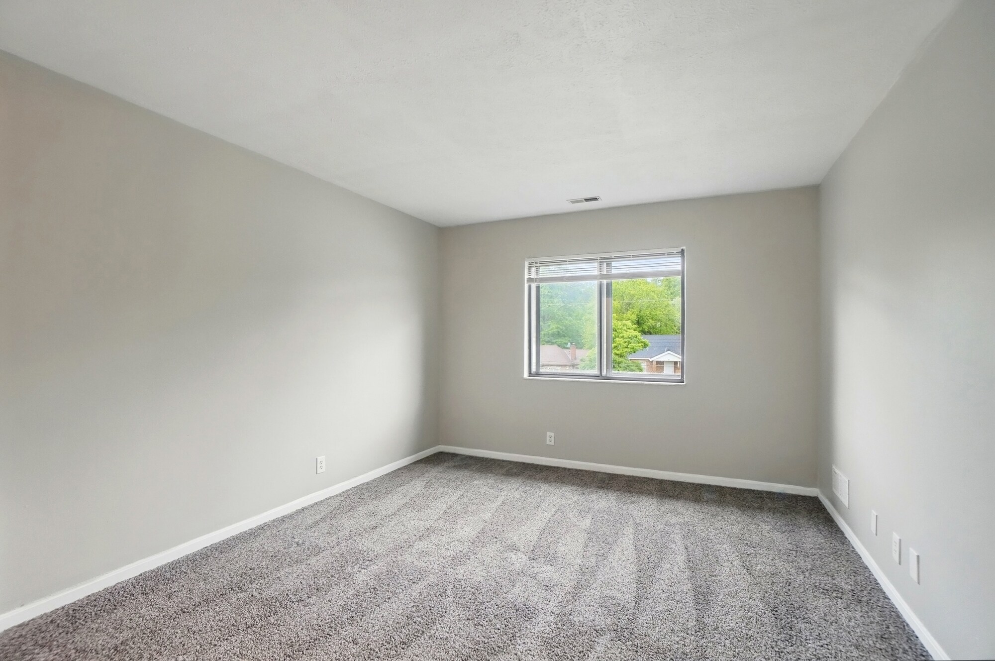 Building Photo - 480 Pedretti Ave