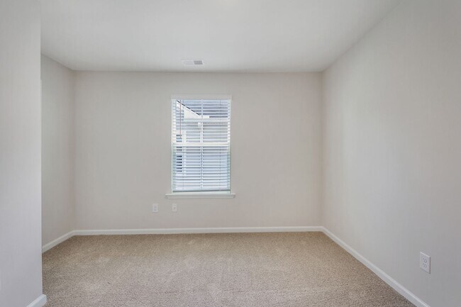 Building Photo - 3BR Townhome, Brand New - Simpsonville