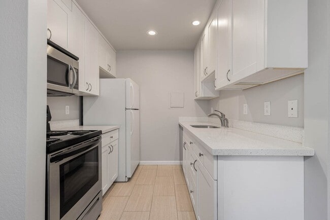 Building Photo - 14022 Juanita Dr NE