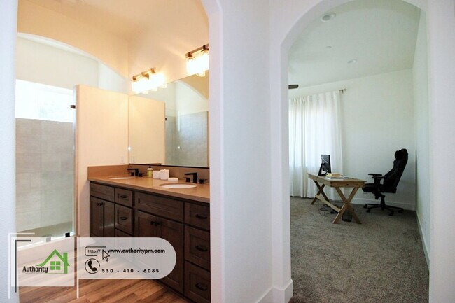 Building Photo - 4624 Pleasant Hills Dr