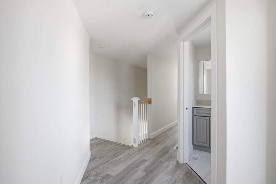 Building Photo - 23 Blake St