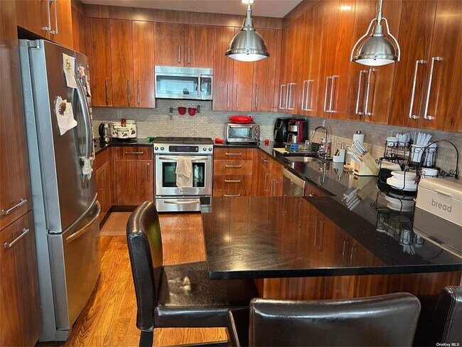 Building Photo - 260 Central Ave