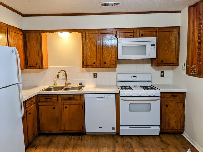 Building Photo - 1412 Hawk Tree Dr