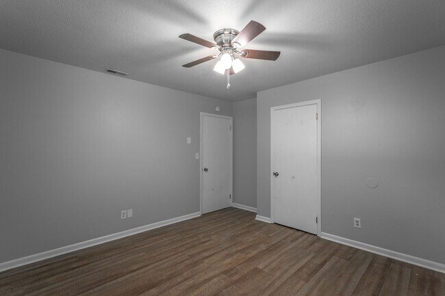 Building Photo - 3339 Pinewood Ave