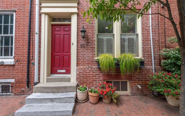 Building Photo - 307 Gaskill St