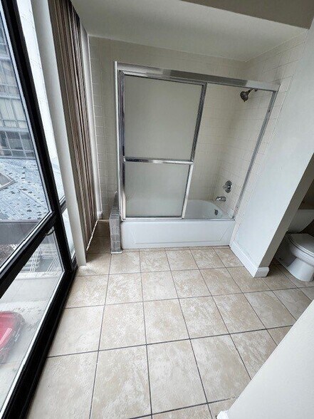 Building Photo - 125 SW Jefferson Ave