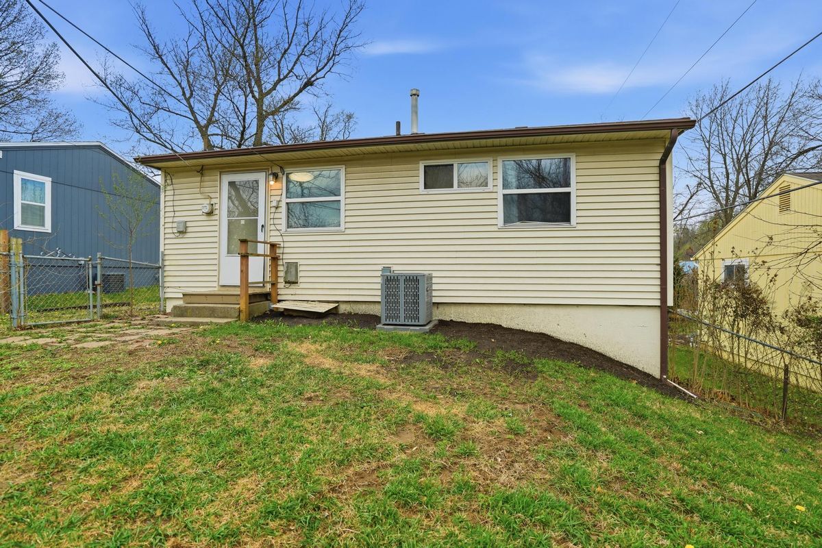 Building Photo - 1108 NE 46th Terrace
