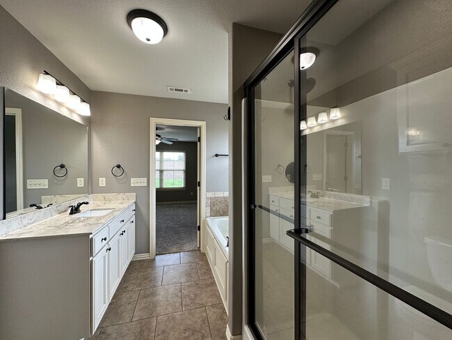 Building Photo - 1923 Price Ave