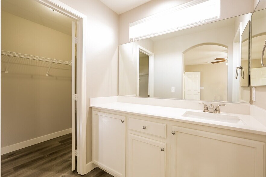 Building Photo - 10385 Adrianna Ave