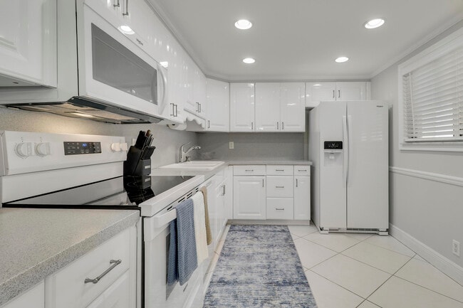 Building Photo - 200 Ocean Trail Way