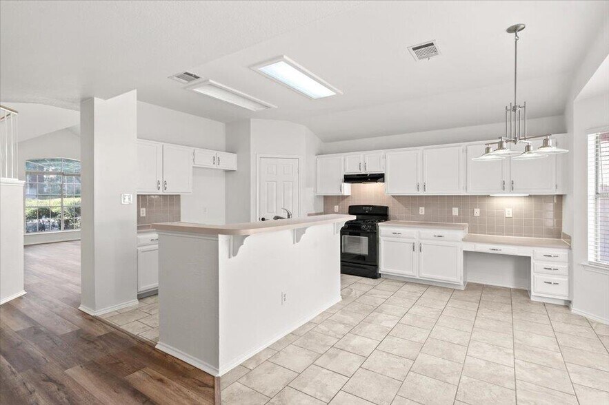 Building Photo - 15423 Quinley Dr