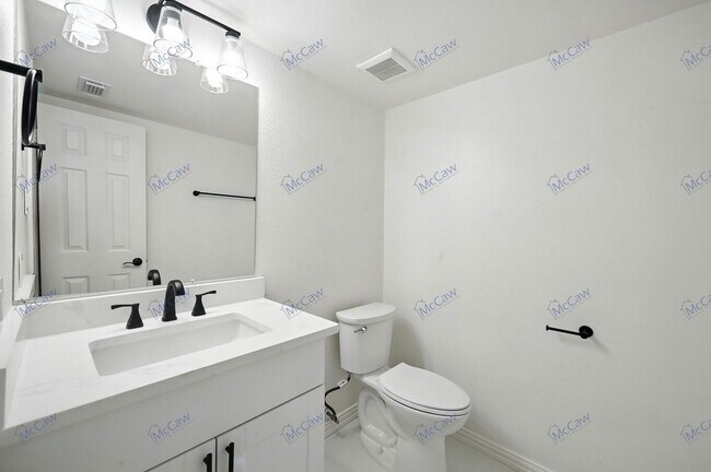 Building Photo - 730 Bluebonnet Dr