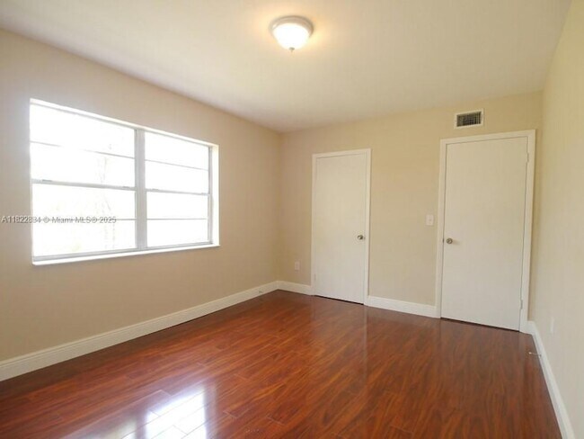 Building Photo - 6555 SW 59th Pl