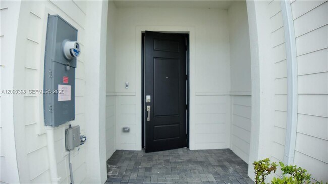 Building Photo - 4612 Hollister Ave