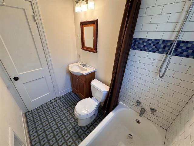 Building Photo - 2547 Sharon St