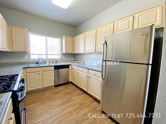 Building Photo - 3 BEDROOM 2 BATH CONDO WITH ATTACHED 2 CAR...