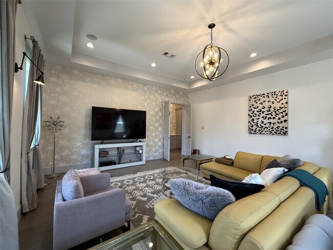 Building Photo - 4043 Tartan Ln