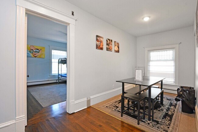 Building Photo - 2209 Aldrich Ave S