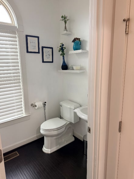 Building Photo - 7413 Matapan Dr