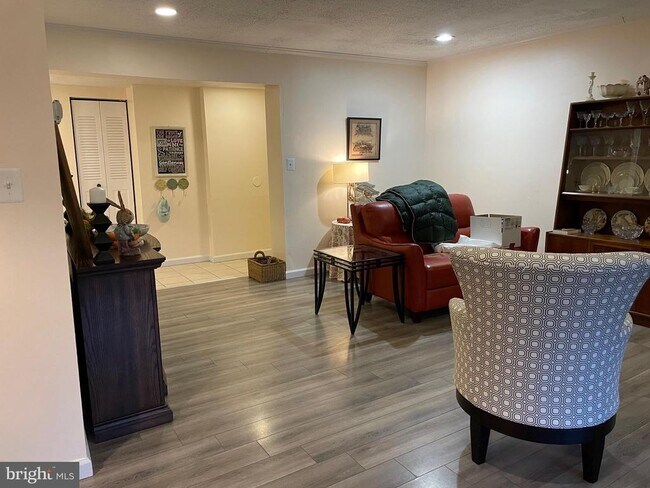 Building Photo - 6 Longstream Ct