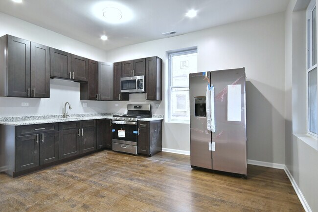 Building Photo - 4105 W 21st Pl