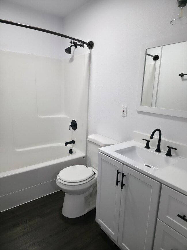 Building Photo - E. 38th Avenue Duplex&#39;s