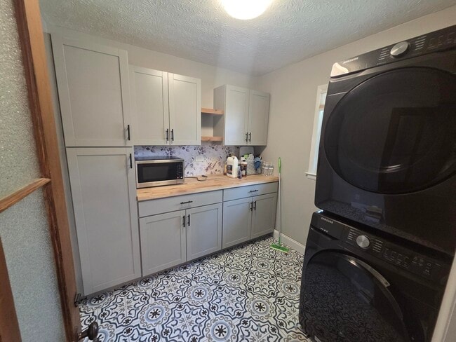 Building Photo - 4064 Cedar Knoll Dr