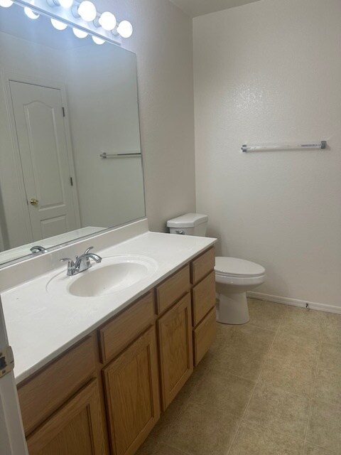 Building Photo - 4912 S Rinaldi Cir