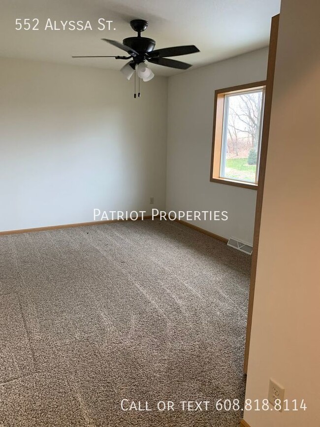 Building Photo - 4 bed/2 bath Duplex in Tomah, WI