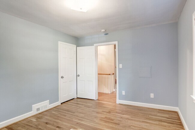Building Photo - Updated 4 BD, 3.5 BA Stately Colonial on Kalmia RD in NW DC!!