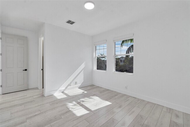 Building Photo - 12015 NW 83rd Pl