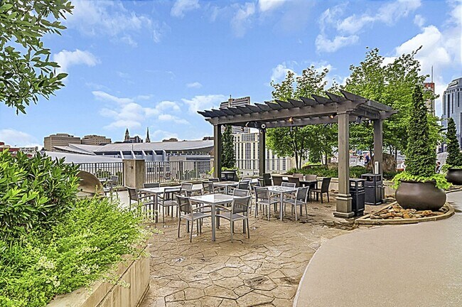 Building Photo - Stunning condo in the heart of SoBro at the Encore! Beautiful 1 bed, 1 bath on the amenity floor ...