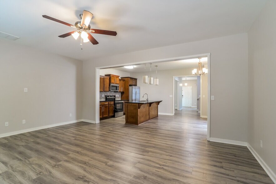 Building Photo - 1048 Joselynn Drive